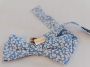 03-noeud-papillon-du-marie-bleu-et-fleuri-la-dolce-vita-organisation-mariage-toulouse