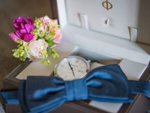 04-les-indipensables-du-marie-noeud-pap-et-montre-la-dolce-vita-organisation-mariage-toulouse