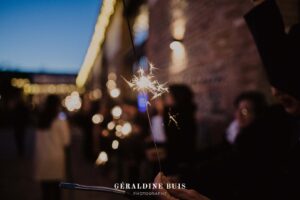 chocolat chaud et vin chaud| Photo couple hommes| Trinquer au Champagne pour son mariage| Accessoire mariage hommes| On trinque avec wedding planner La Dolce Vita| Boutonnière et Champagne| Champagne Moet et Chandon| Déclaration d’amour| Pétales multicolores mariage| Zeina Alliances Toulouse| Boite à alliances sur mesure Atelier Camus| Fathers ans Sons| Mariage couple d’hommes Blagnac