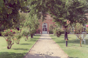 allee-orangerie-de-rochemontes-a-seilh