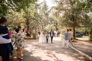 arrivee-des-maries-sous-les-confettis