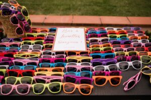 bar-a-lunettes-fluos-en-cadeau-invites
