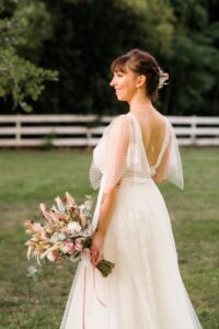 bijou-de-dos-et-bouquet-boheme