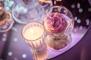 bougie-miroir-et-rose-la-dolce-vita-organisation-de-mariages-toulouse