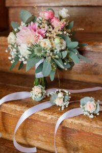 bouquet-et-bracelets-assortis