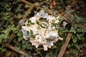 bouquet-mariee-ton-naturel-blanc-et-vert-vegetal