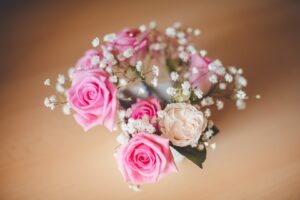 boutonniere-rose-muguet-la-dolce-vita-organisation-mariage-toulouse
