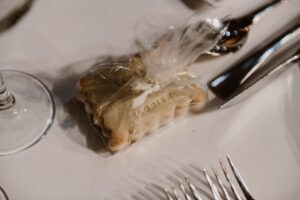 cadeau-invites-sablee-joliment-emballe-la-dolce-vita-occitanie-organisatrice-de-mariage