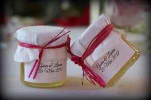 cadeaux-invites-pot-miel-la-dolce-vita-organisation-mariage-domaine-st-michel-albi