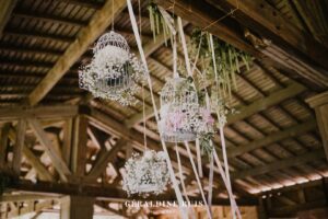 cages-et-fleurs-suspendues