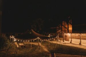 centre-equestre-de-nuit-avec-guirlande-guinguette