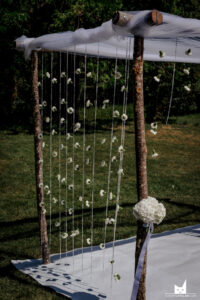 ceremonie-arche-bouleau-et-fleurs-mariage-domaine-montjoie-toulouse-wedding-planner-toulouse-la-dolce-vita