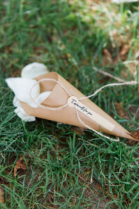 cone-papier-petales-ceremonie