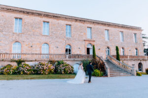 couple-devant-le-chateau
