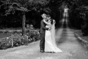 couple-maries-au-domaine-beausoleil-pres-de-toulouse