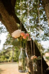 deco-ceremonie-mariage-suspension-fleurs