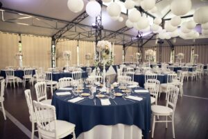 deco-chandelier-et-hortensias