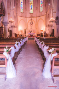 deco-eglise-avec-lys-la-dolce-vita-chateau-saint-louis-mariage-montauban-toulouse