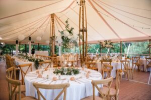 deco-mariage-sous-chapiteau