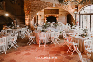 deco-salle-briquettes-et-arche