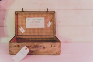 deco-urne-valise-la-dolce-vita-organisation-mariage-auch