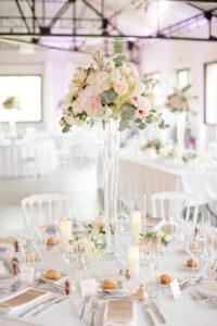 decoration-florale-de-fleurs-et-d-eau