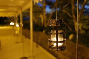 decoration-lanterne-rustique-mariage-occitanie-la-dolce-vita
