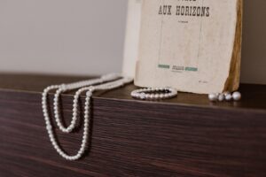 decoration-vintage-collier-de-perles-la-dolce-vita-organisation-mariage-toulouse