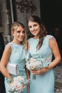 demoiselles-d-honneur-meme-tenue-et-bouquet