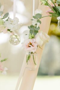 details-deco-florale-de-fleurs-et-d-eau