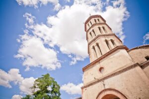eglise-majestueuse-la-dolce-vita-organisation-de-mariages-toulouse