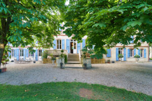 exterieur-manoir-du-thouron