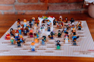 figurine-lego-des-convives