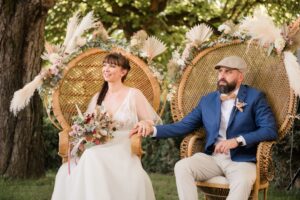 grands-fauteuils-en-osier-ceremonie-mariage