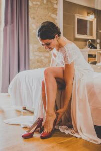 habillage-mariee-chaussures-la-dolce-vita-organisation-mariage-auch-1