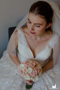 habillage-mariee-patiente-mariage-domaine-montjoie-toulouse-wedding-planner-toulouse-la-dolce-vita