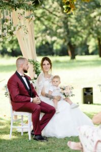 wedding planner à Toulouse| Déco cérémonie en extérieur vase médicis – Wedding planner La Dolce Vità