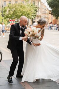la-robe-coincee-dans-la-voiture