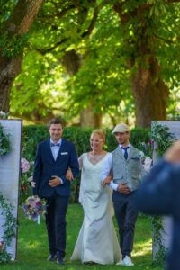 maman-accompagne-mariage-par-ses-2-fils