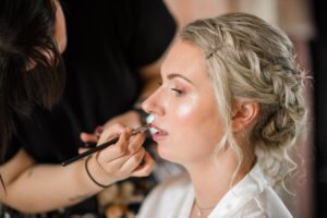 maquillage-de-la-mariee-min
