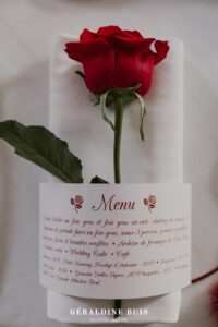 menu-avec-rose-rouge