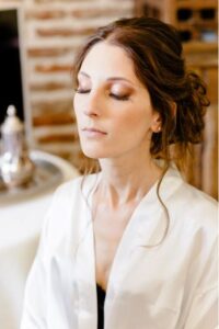mise-en-beaute-mariee-en-peignoir-3