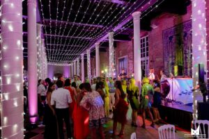 ou-trouver-un-plafond-en-guirlandes-lumineuses-a-toulouse-s