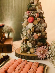 piece-montee-choux-macaron-et-fleurs-patissiere-toulouse