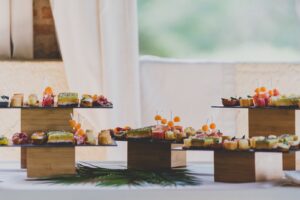 pieces-cocktail-du-vin-d-honneur-wi-s-traiteur-wedding-planner-la-dolce-vita-chateau-de-loubejac-a-montauban