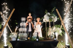 presentation-du-gateau-et-de-la-pyramide-de-champagne-1