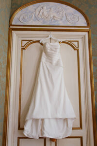 je le veux| cone papier pétales cérémonie| sortie des mariés sous une pluie de pétales| Fin cérémonie mariage| Les mariés et leur arche mariage| Quand faire ses photos de couple ?| Lieu de réception mariage Toulouse| ou es-tu ?| tendresse| Look nos alliances| À quelle heure planifier l’apéritif d’un mariage ?| Photos de couple dans le parc du Manoir Du Thouron| AAA vignette Amandine et Jean| phonographe déco mariage| Combien de temps pour les photos des mariés ?| Toi et moi| Se marier dans un manoir| Comment réussir à prendre du temps pour les photos de couple le jour J ?| Mariage rétro en noir et blanc| façade arrière lieu reception Toulouse| Manoir du thouron et ses volets bleus| LOVE en photo| Quand proposer un bar à orangeade et citronnade ?| Orangeade pour un mariage| Pourquoi choisir du champagne pour l’apéritif de son mariage ? | service du champagne RS Mariage| Plan de table carterie Cotton Bird| plan de table sous arbre| Espace reception Manoir du thouron| salle de réception mariage| salle de mariage manoir du thouron| Salle eugénie mariage| salle manoir du thouron| Centre de table sur rondin| déco table ronde| Nom de table imprimé par cotton bird| table rond et table rectangulaire bois| table des mariés| Bougies LED et fleurs| Nom table Cotton Bird| Déco naturelle en centre de table| Fleurs en toute simplicité| Détails fleurs et bougies| nom table naturel| Menu Cotton Bird| table des mariés sur table en bois| se marier sur une table en bois| Quel verres pour un mariage ?| découverte salle par les mariés| Les mariés et Lucile organisatrice de mariage| Entrée en salle des mariés| Entrée panacotta par GL traiteur| service GL Traiteur| Diner de mariage| Bar à sucettes| Sweet table Le labo cakes design| table des desserts| sablés faits par le labo cakes design| détail fleurs sur wedding cake| Gateau de mariage avec fleurs naturelles| Bar en bois et guinguette| parc éclairé guinguette| guinguettes dans les arbres| Manoir du Thouron de nuit