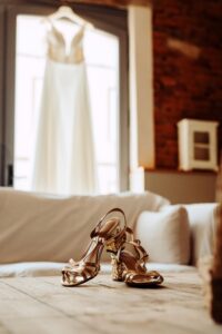 robe-et-chaussures-de-la-mariee