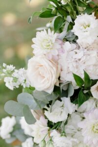 rose-orthensias-et-eucalyptus_1