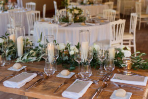 se-marier-sur-une-table-en-bois